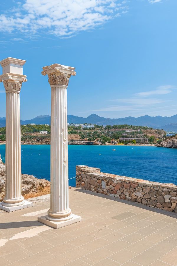 _0000_view-ancient-greek-architecture-with-temple-structure _0000_view-ancient-greek-architecture-with-temple-structure